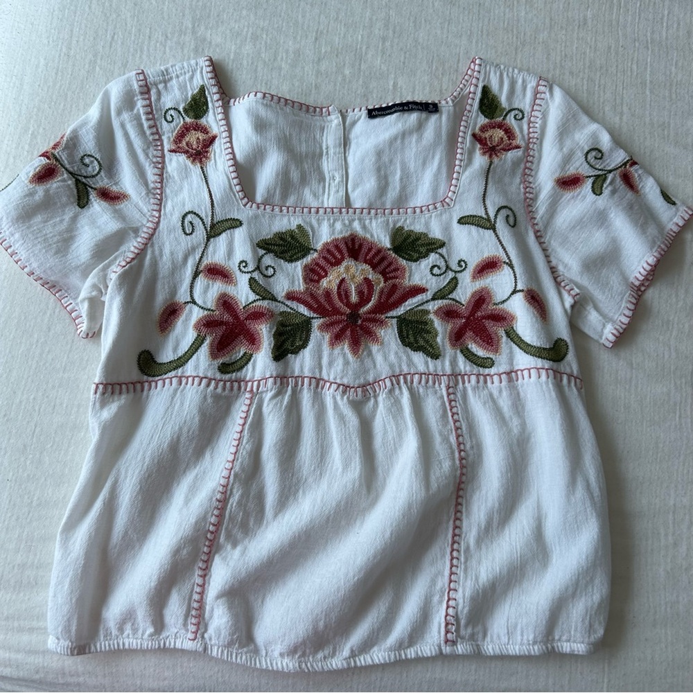 Abercrombie & Fitch White Embroidered Short Sleeve Blouse